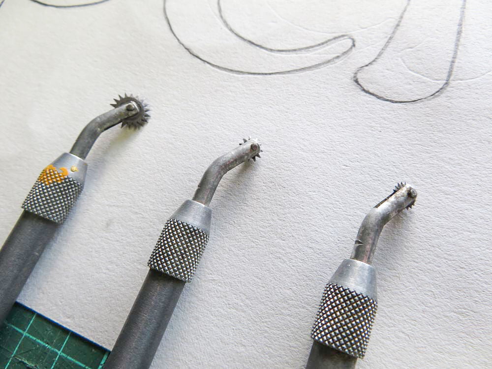 how to make a pounce pattern for lettering with a brush
