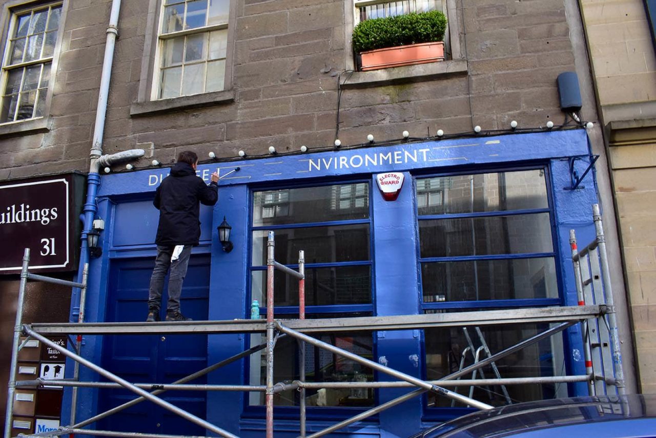 Shop signwriter in Dundee