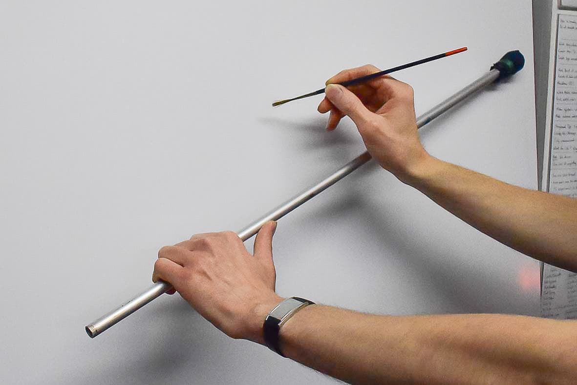 How do I hold a mahl stick