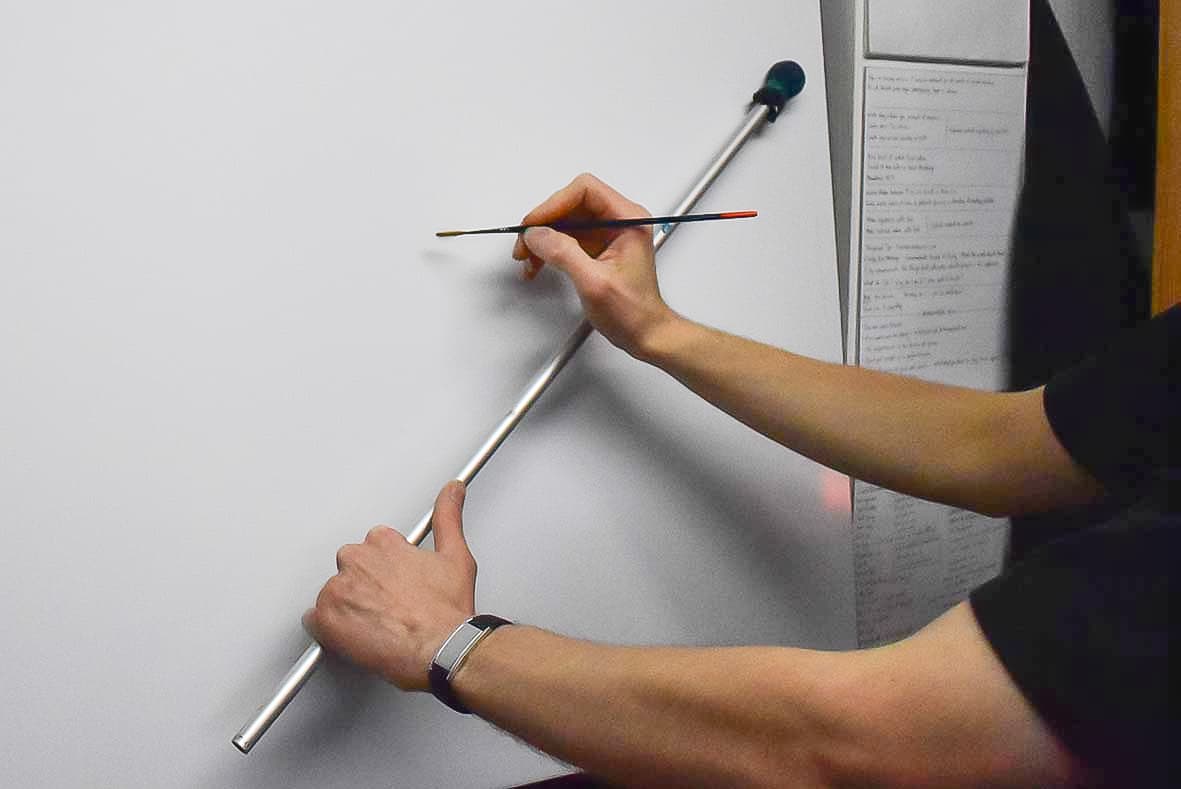 How to hold a lettering brush and mahl stick