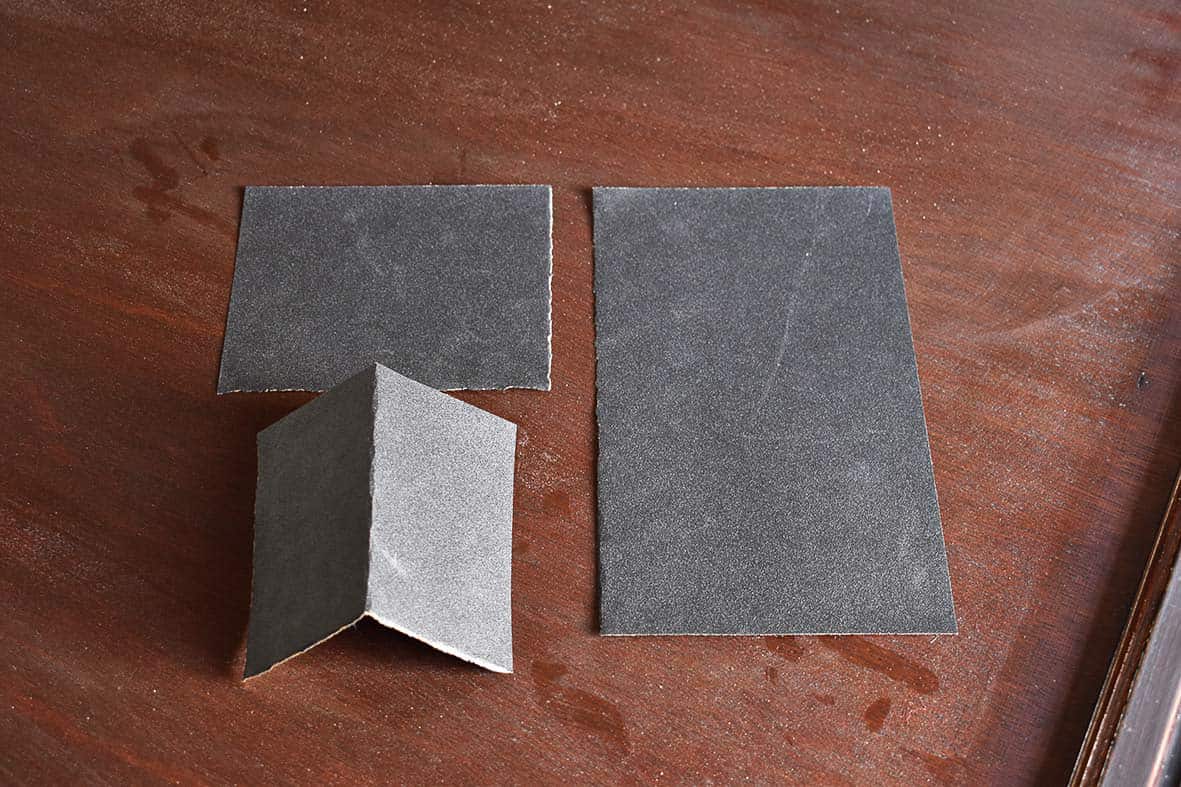 Folding sandpaper